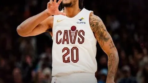 我国自主研发11.93米直径双护盾硬岩掘进机投入使用——新华社报道